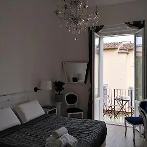 In San Frediano Florencia